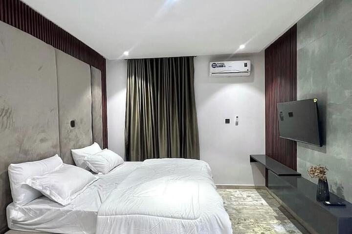 Room 7 of 27