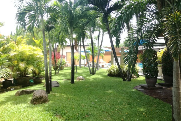 Hotel Exterior 40 of 53