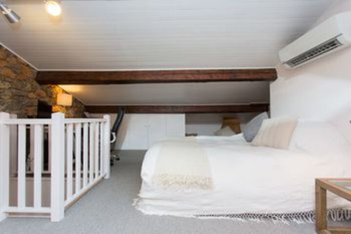 Room 7 of 12