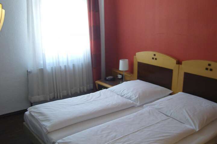 Room 20 of 38