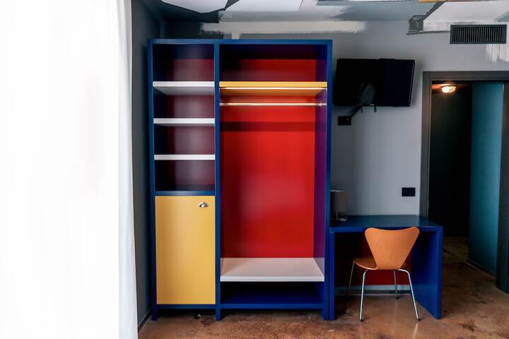 Room 13 of 29