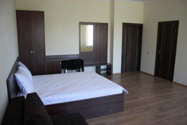 Room 8 of 13