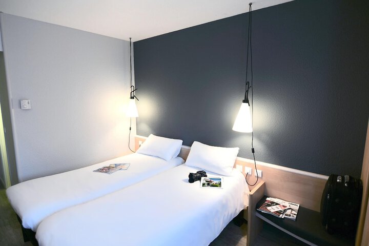 Room 28 of 92