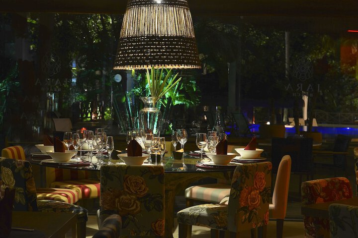 Dining 32 of 47