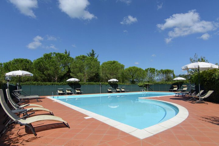 Spacious Farmhouse With Pool in Arezzo