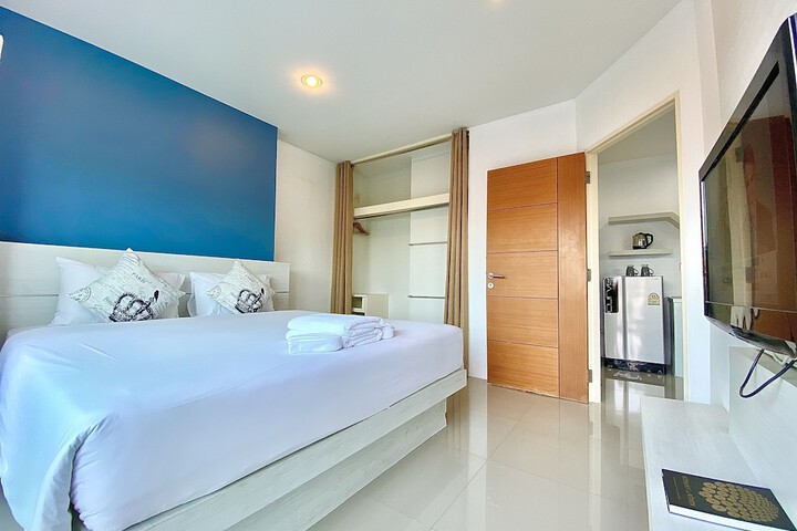 Room 11 of 43