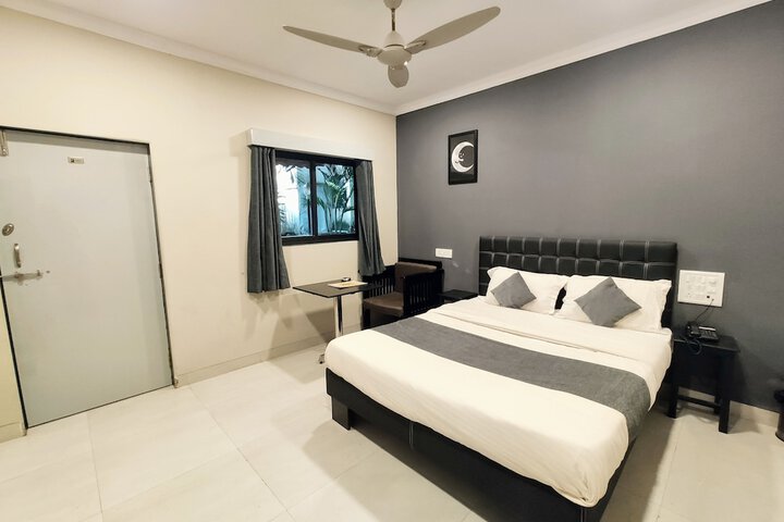 Room 13 of 22