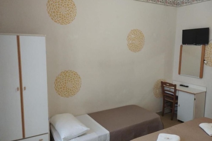 Room 5 of 17