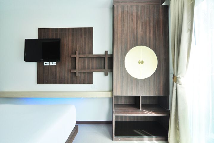 Room 28 of 77