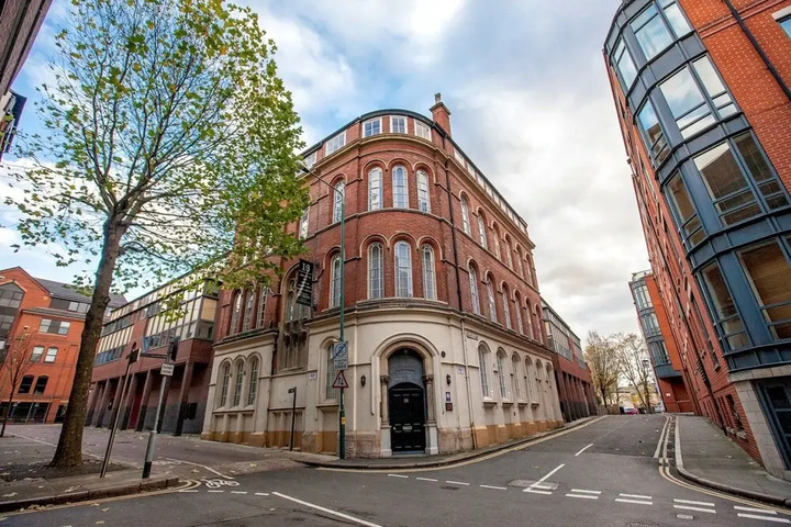 Exterior of Exclusive Stunning Spacious Penthouse in The City