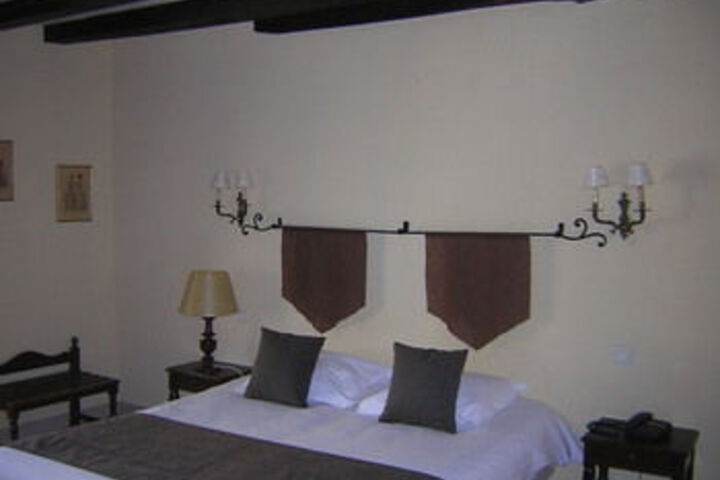 Room 9 of 25