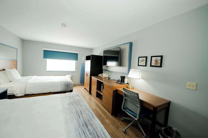 2 Queen Beds (4 of 15)