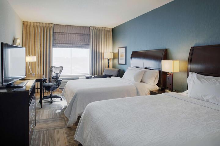 2 Queen Beds (3 of 6)