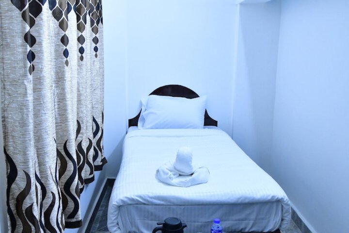 Room 17 of 38