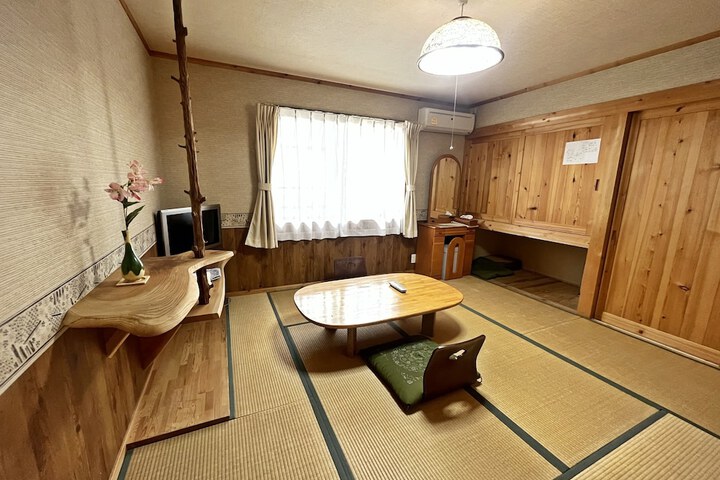 Room 13 of 30