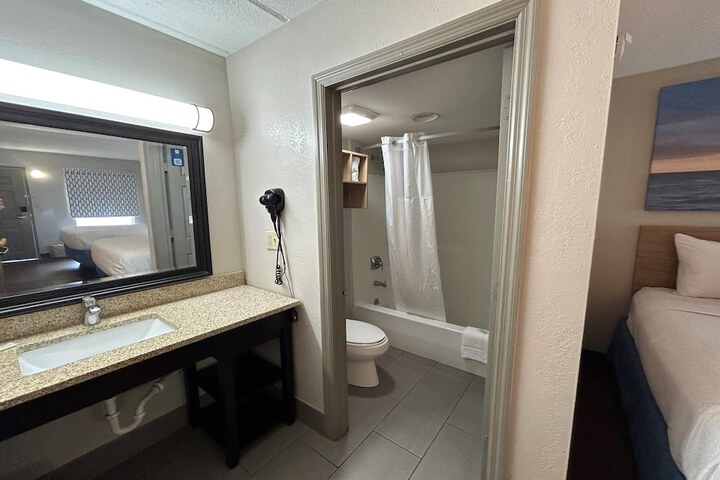 Room 32 of 36