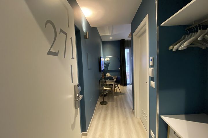 Room 12 of 86