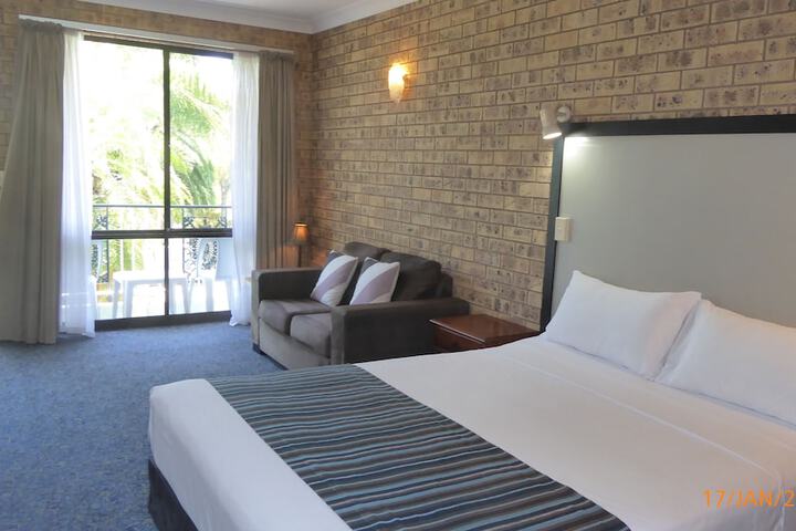 Room 3 of 36