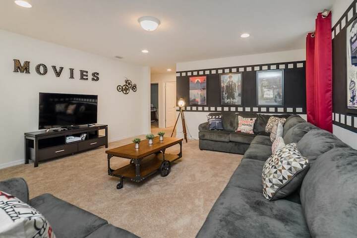 Entertainment 25 of 44