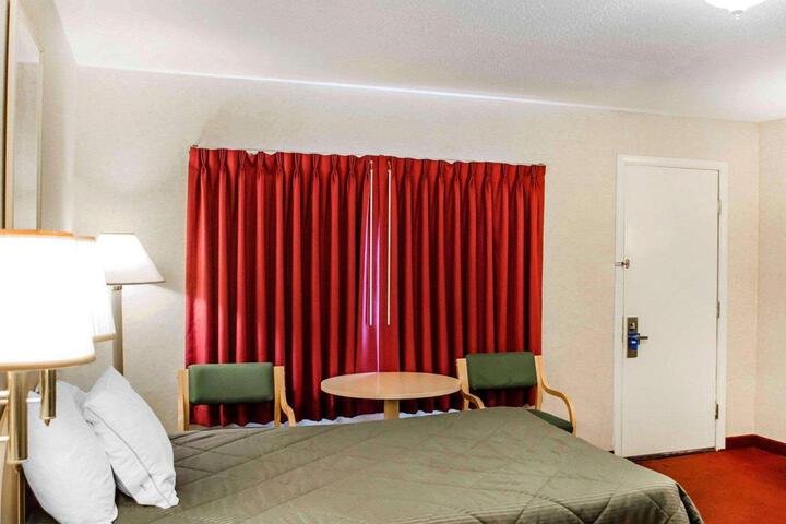 2 Double Beds (12 of 17)
