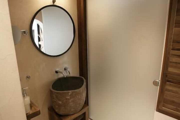 Room 35 of 62