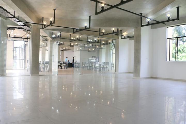 Business Center 69 of 86