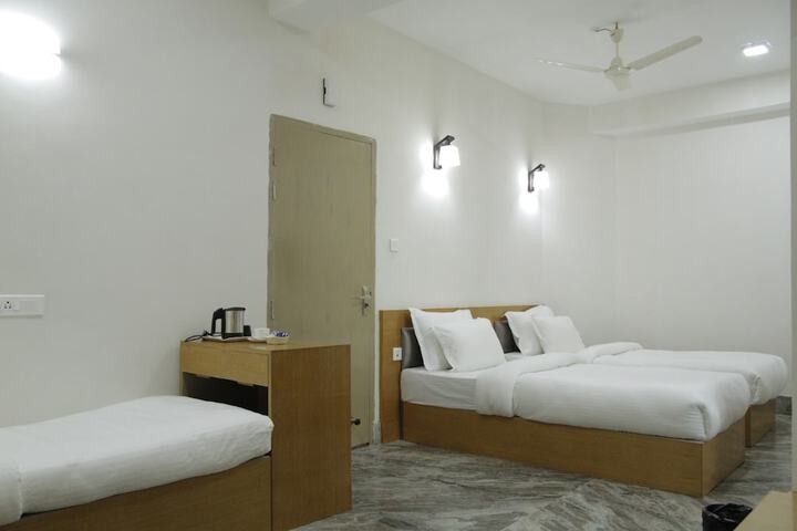 Room 9 of 13