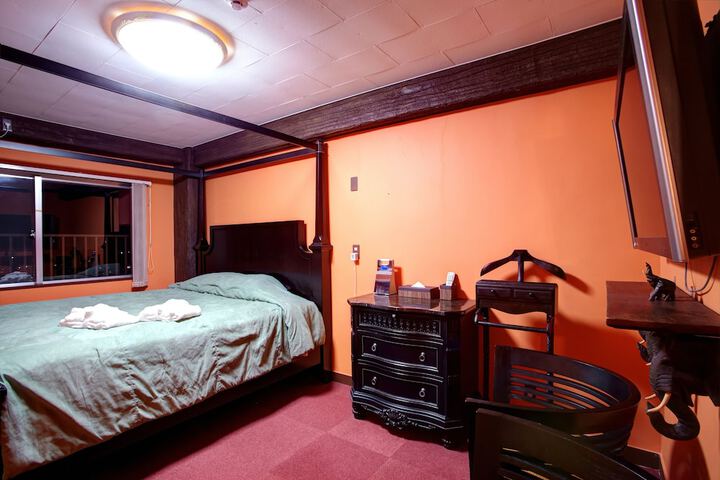 Room 24 of 63