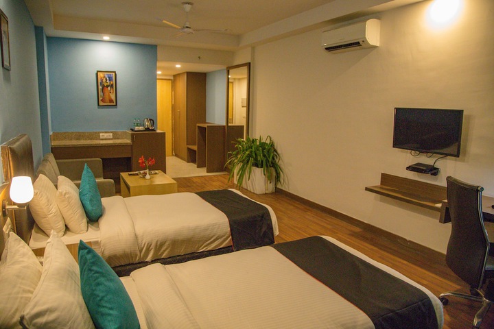 Room 10 of 28