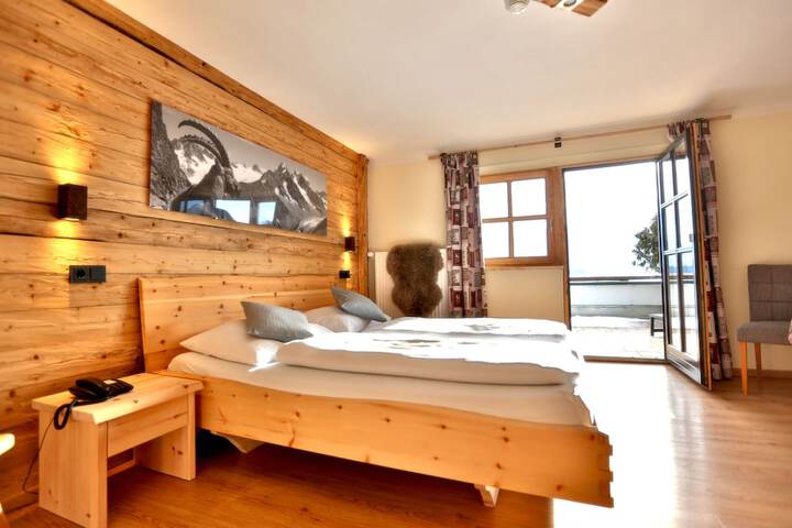 Room 2 of 28