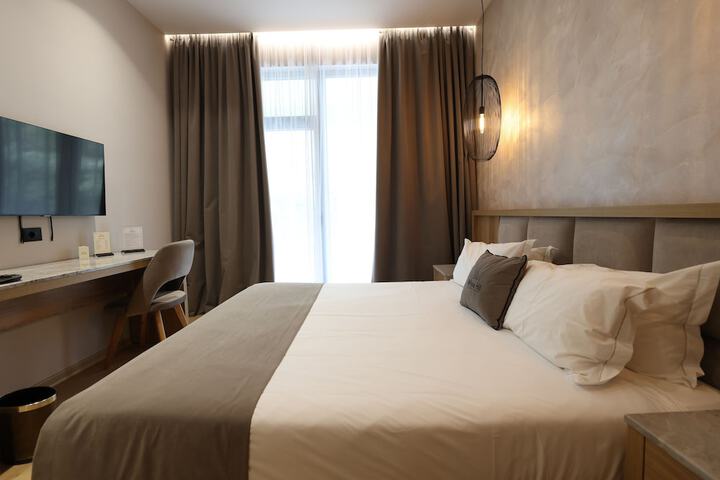 Room 45 of 136