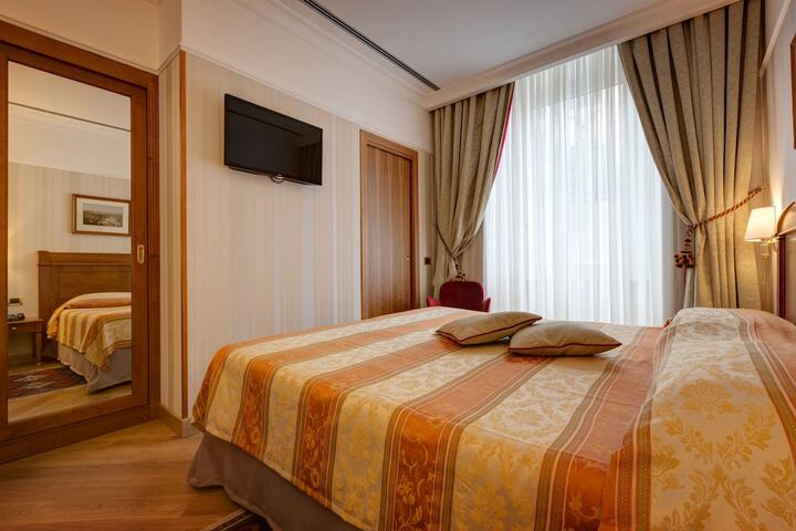 Room 10 of 41