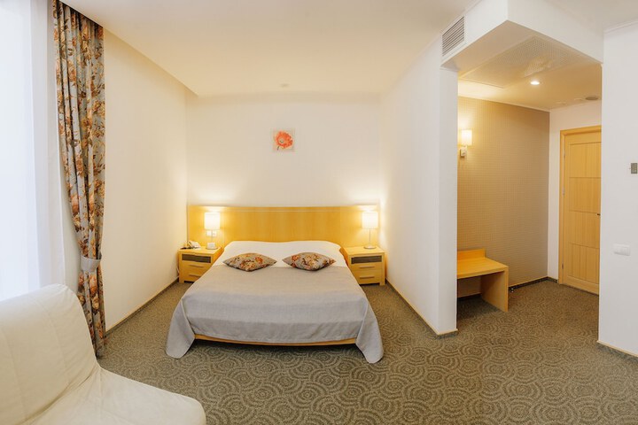 Room 27 of 67