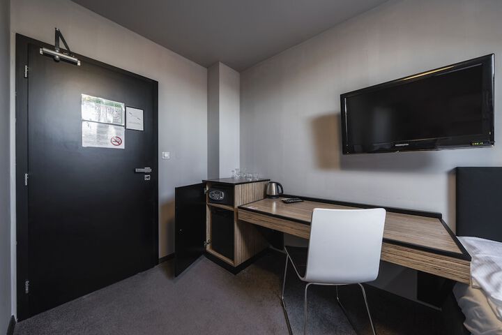 Room 21 of 97