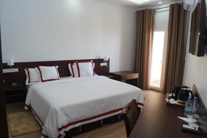 Room 6 of 53