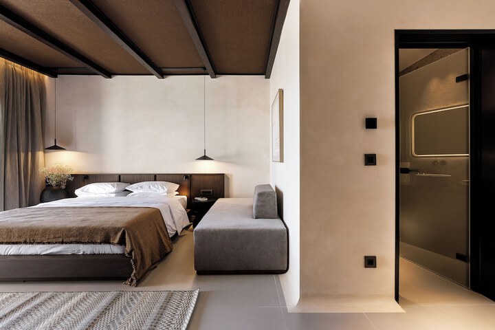 Room 4 of 104