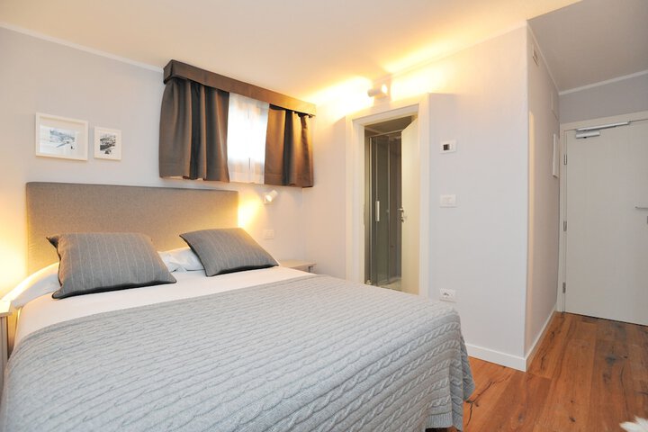 Room 6 of 61