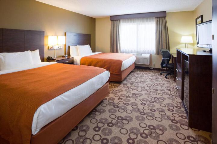 2 Queen Beds (3 of 3)