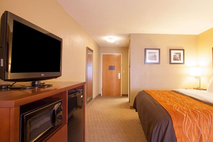1 King Bed (7 of 21)