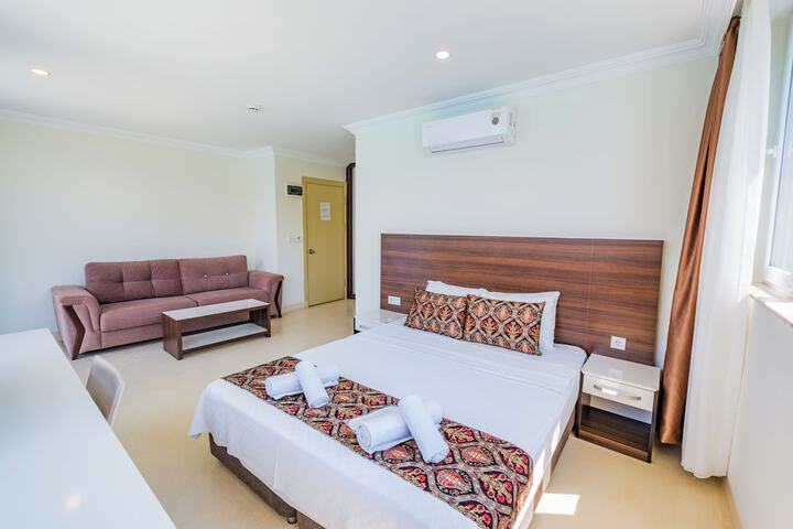 Room 32 of 65