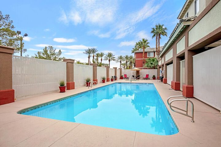 Pool Hotel