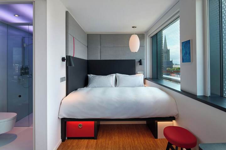 Room 35 of 71