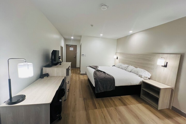 Room 6 of 16