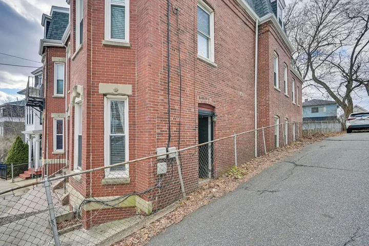 Image of Cozy Somerville Studio: 2 Mi to Boston Walk to T!