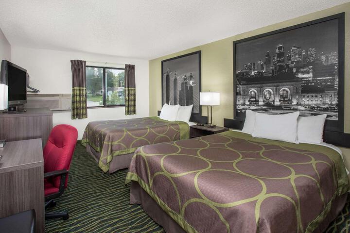 1 Queen Bed (5 of 10)