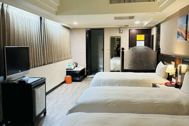 Room 32 of 48