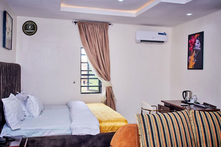 Room 9 of 20