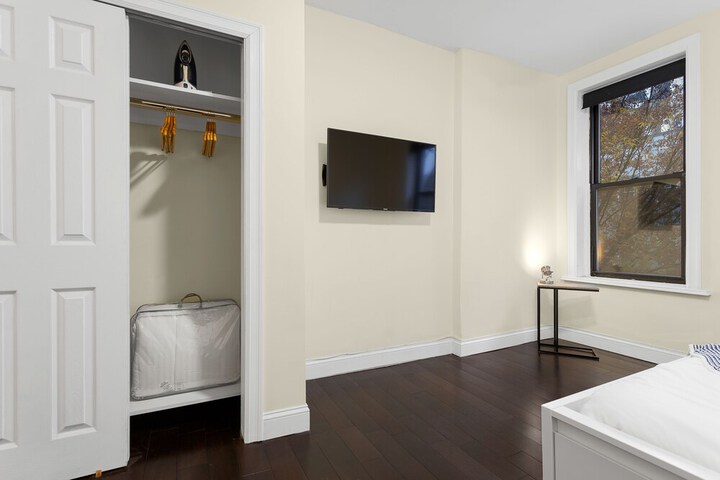 Room 3 of 10
