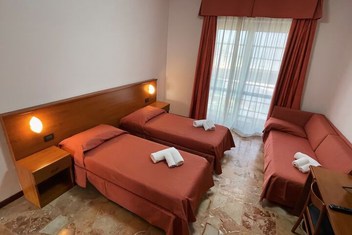 Room 12 of 29