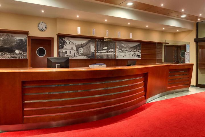 Entrance & Lobby